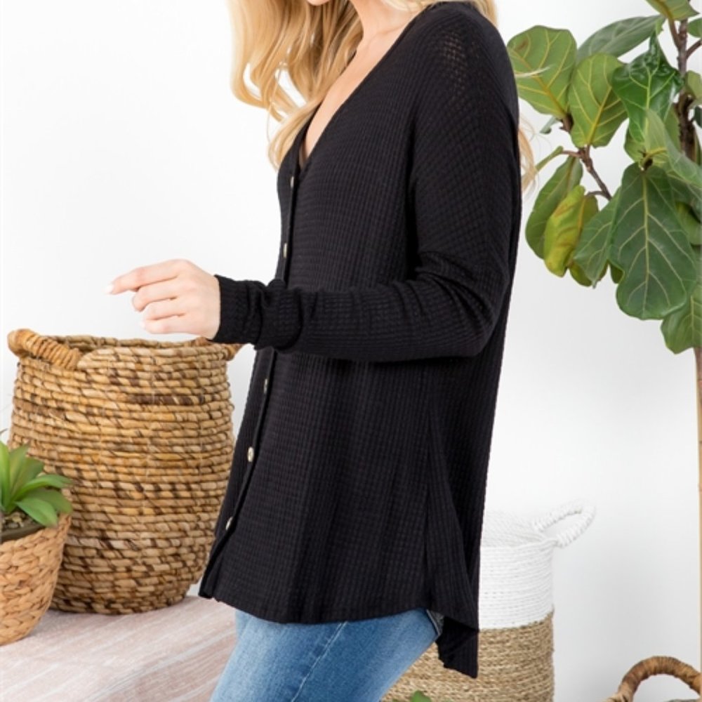 CASUAL DOLLZ Waffle Button Detailed top - Picture 7 of 8